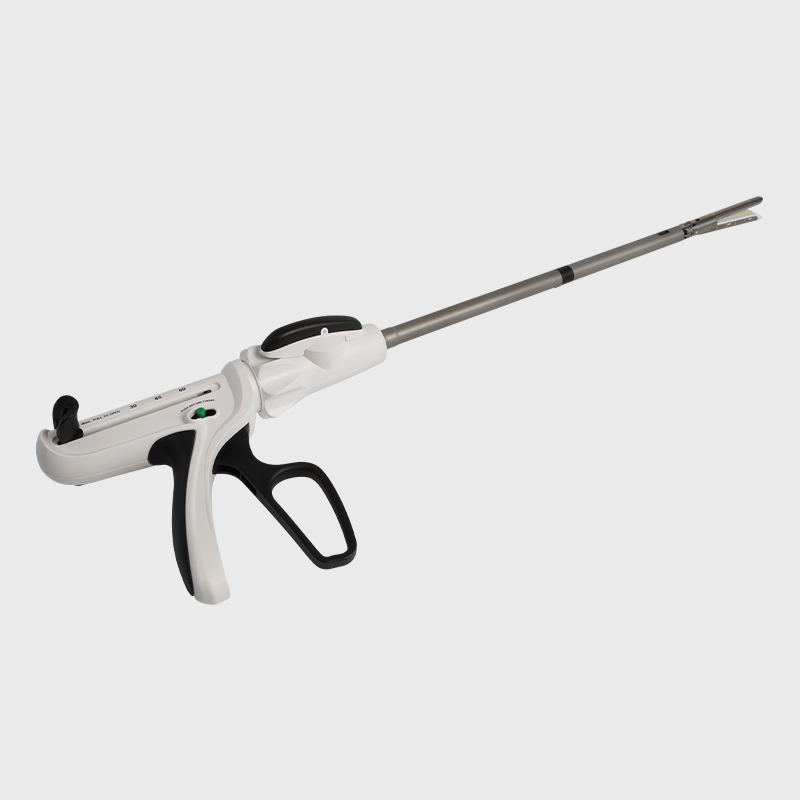 Endoskopiske lineære skjærende stiftere og skjæreenheter